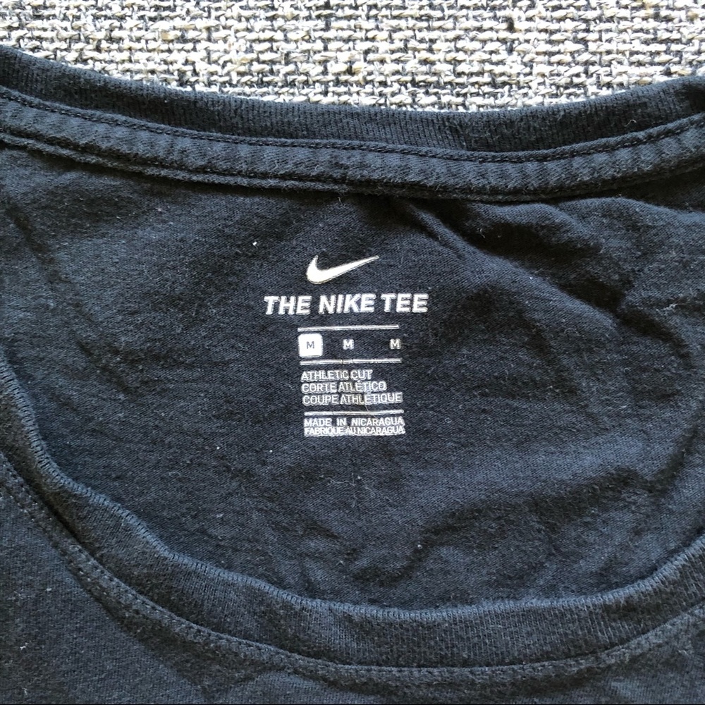 Nike Tee 🖤🤍 - Picture 2 of 2